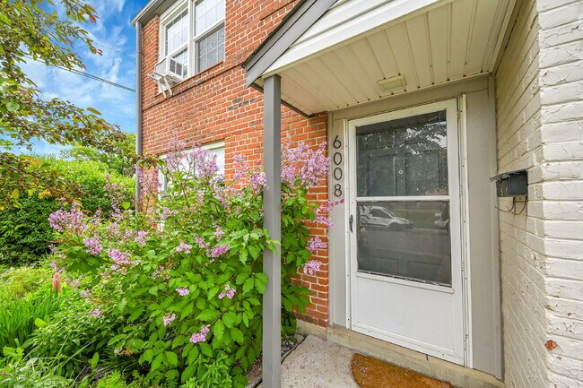 Building Photo - $2,095 - Updated 2 bed/1 bathroom Denver C...