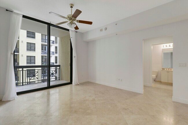 Building Photo - 701 S Olive Ave