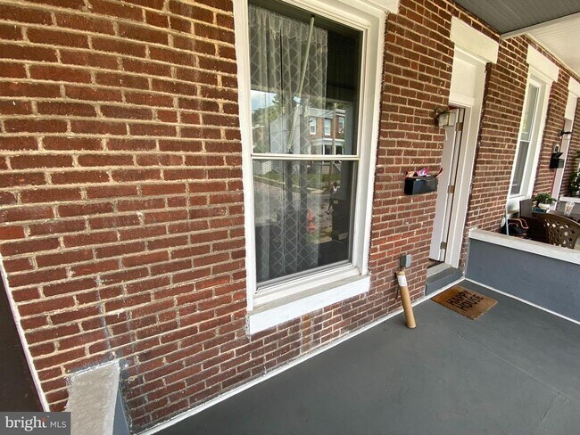 Building Photo - 613 E 30th St
