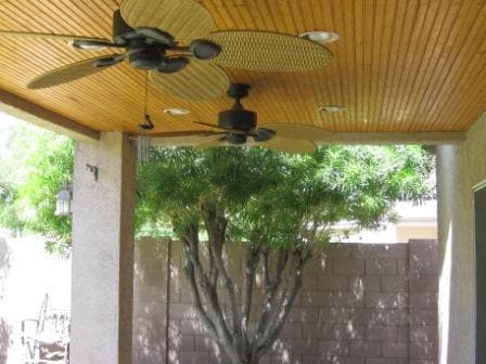 Building Photo - 3 BEDROOM, 2 BATH WITH 2 LIVING AREAS AND A BONUS ROOM.