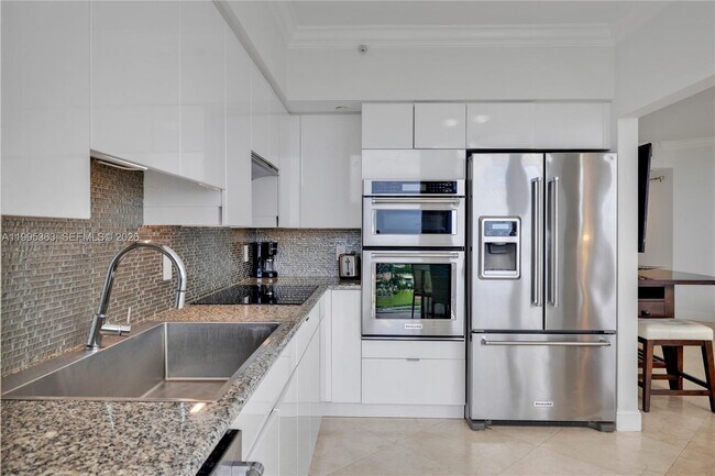 Building Photo - 4779 Collins Ave