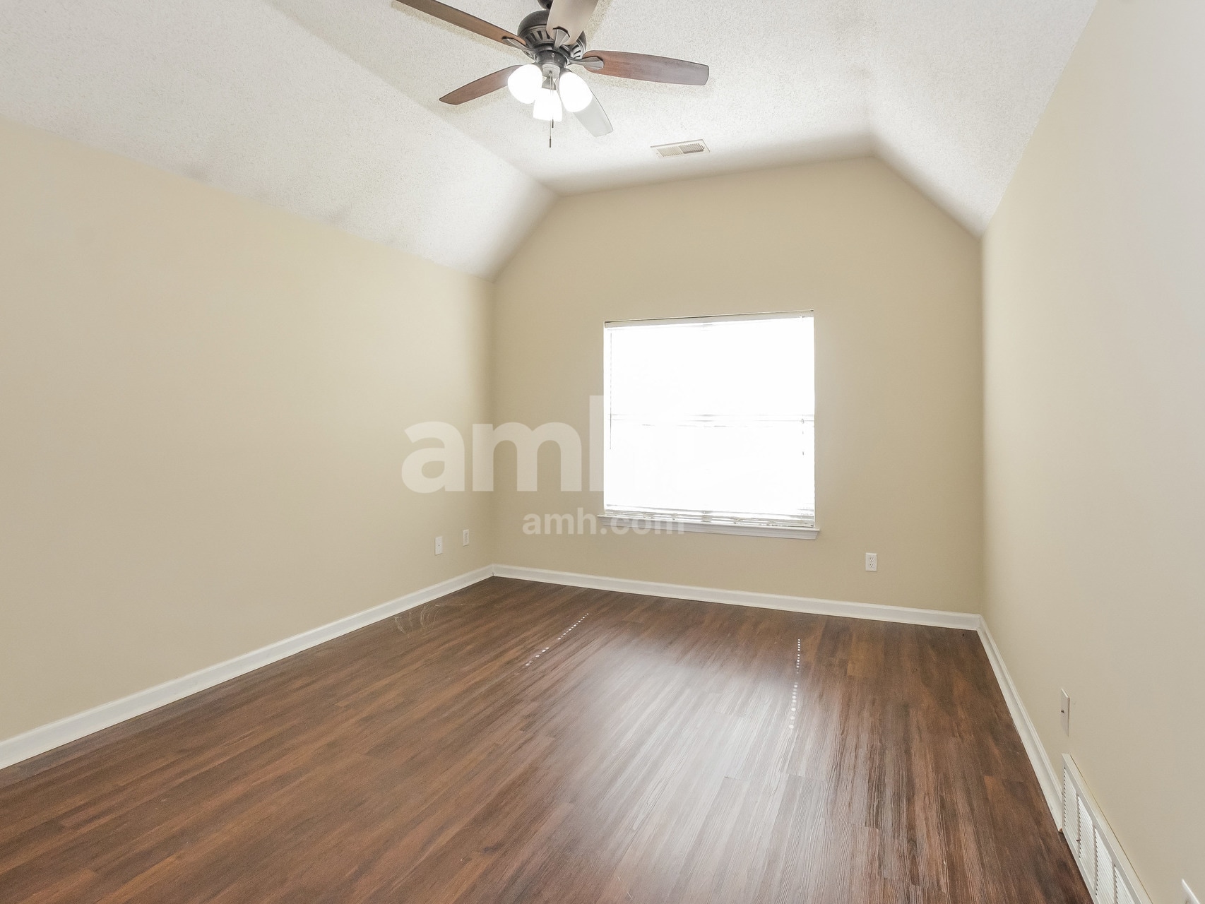 Building Photo - 1110 E Cortona Cir