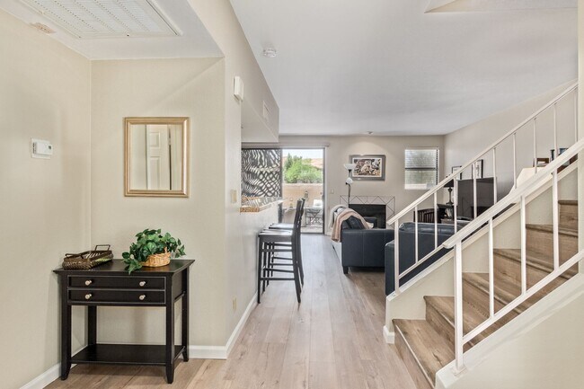 Building Photo - Charming 2-Bedroom Townhome in Scottsdale Racquet Club