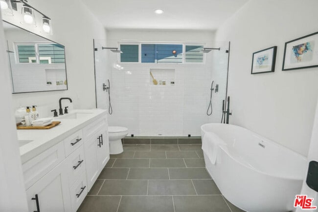 Building Photo - 3924 Tuller Ave