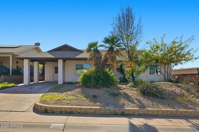 Building Photo - 1321 E Townley Ave