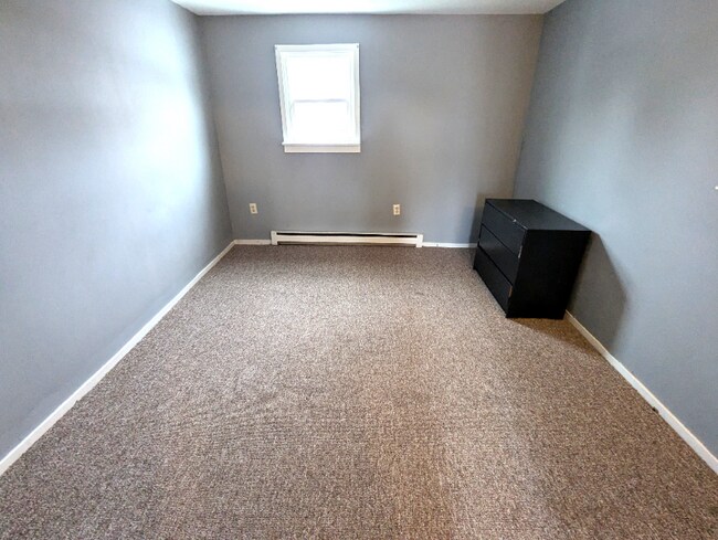 Building Photo - 613 Hudson Ave