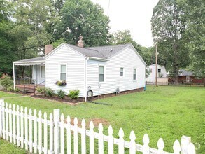 Building Photo - Well Kept Bungalow in Downtown Mebane!