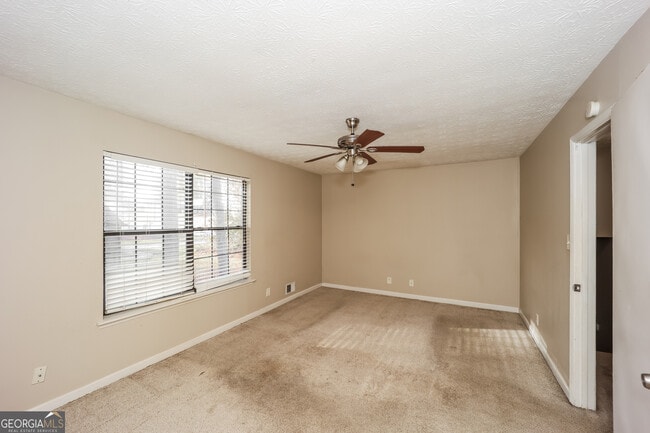 Building Photo - 284 Independence Dr