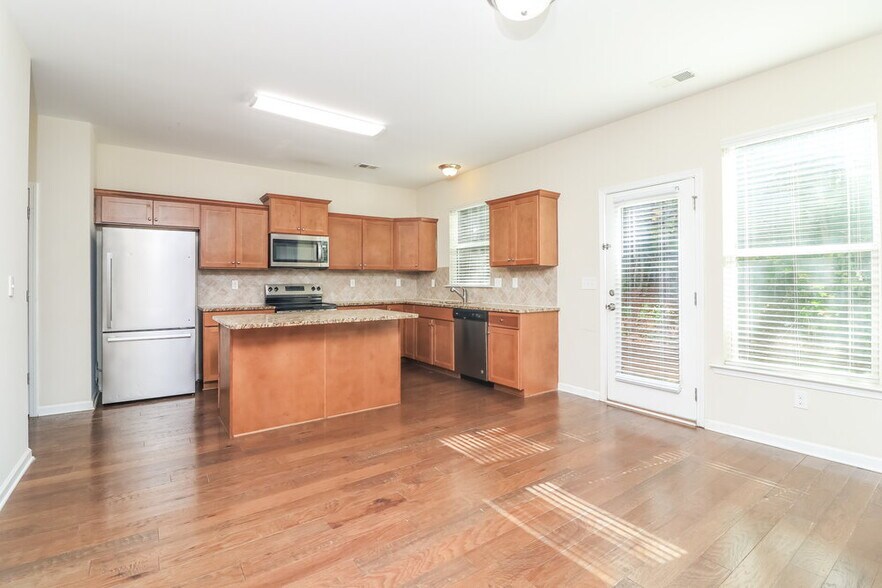 Building Photo - 374 Darbys Run Ct