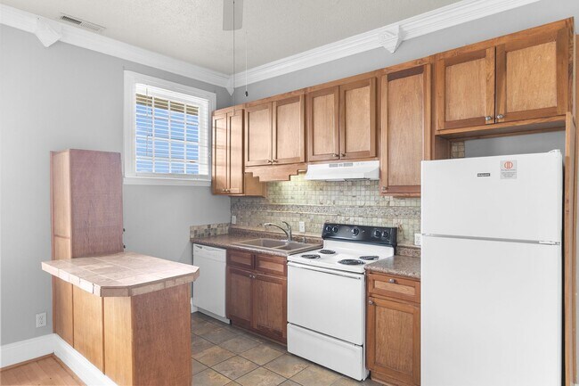 Interior Photo - Aura on 14th