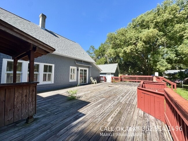 Building Photo - 6971 Earlwood Ave