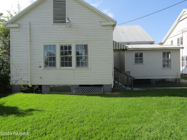 Building Photo - 617 Julia St