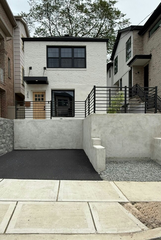 Primary Photo - 266 9th St
