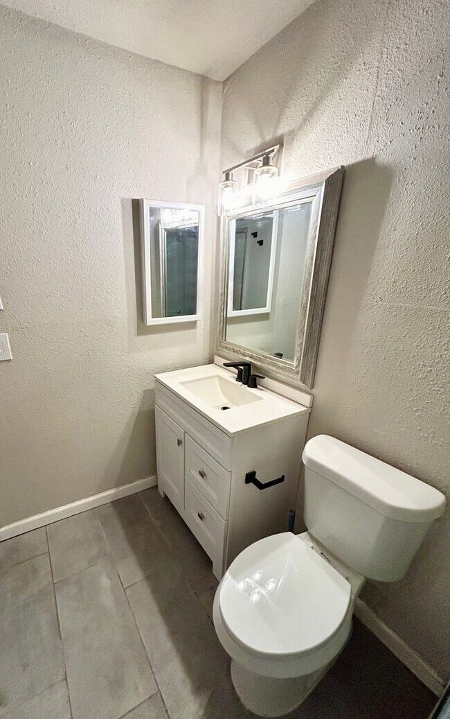 Building Photo - Close to UTSA - 3/2 Home for Rent