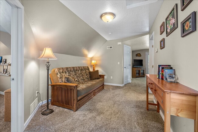 Building Photo - 203 6th Ave S