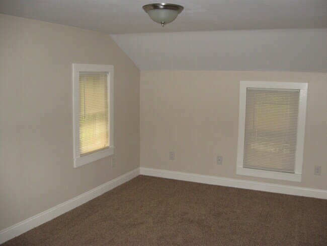 Building Photo - 236 Beartown Rd