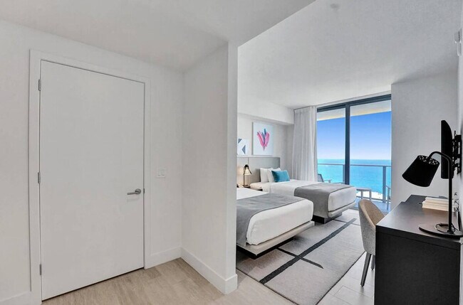 Building Photo - 4010 S Ocean Dr