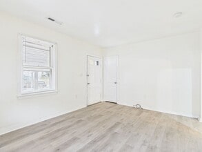 Building Photo - 26 Spring St