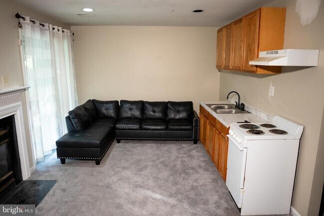 Building Photo - 853 Faraway Ct
