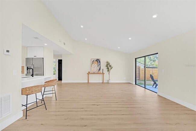 Building Photo - 8244 Limetree Ct