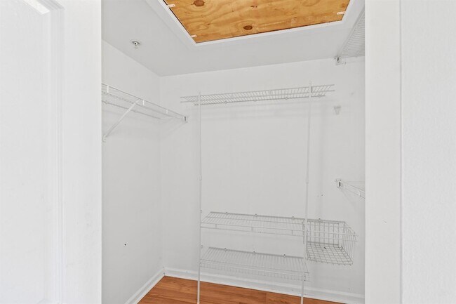 Building Photo - 600 Scotia Dr