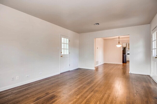Building Photo - Charming 2 BR / 1 Bath in highly desirable Terrell Heights of San Antonio!