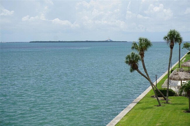 Building Photo - 103 1st St E