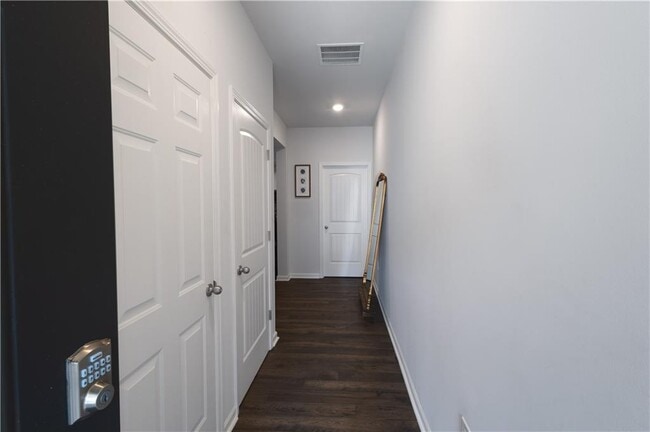 Building Photo - 381 Stoneybrook Dr