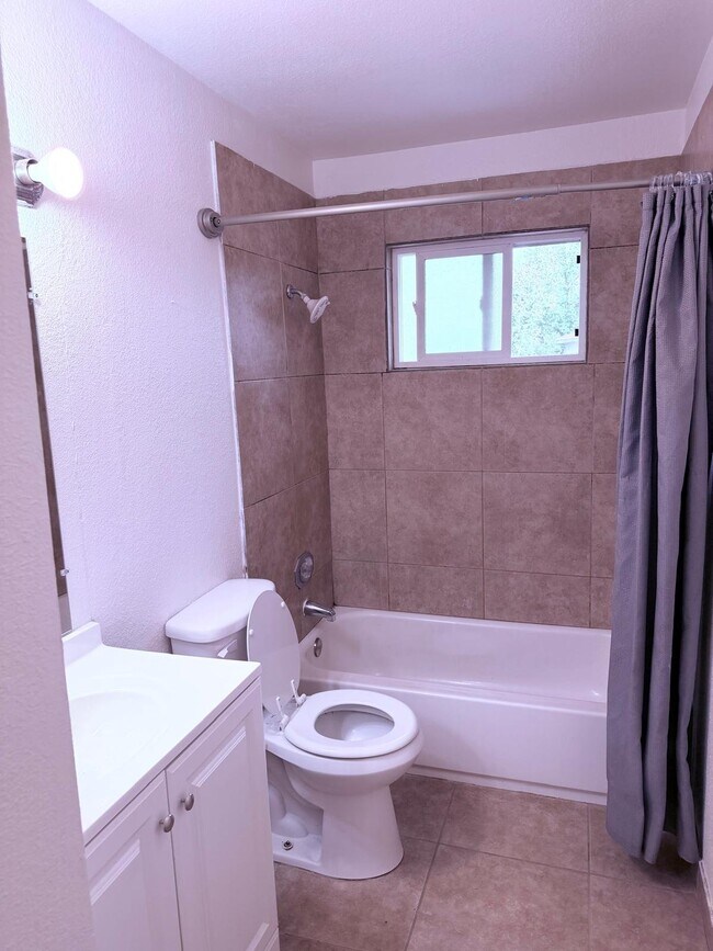 Building Photo - 4772 Greenholme Dr
