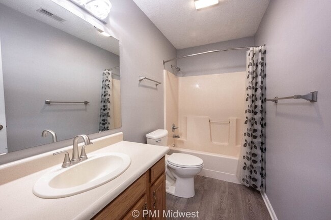 Building Photo - "Charming 3-Bed, 2-Bath Gem with 1323 Sq Ft of Comfort on Bitternut Drive!"