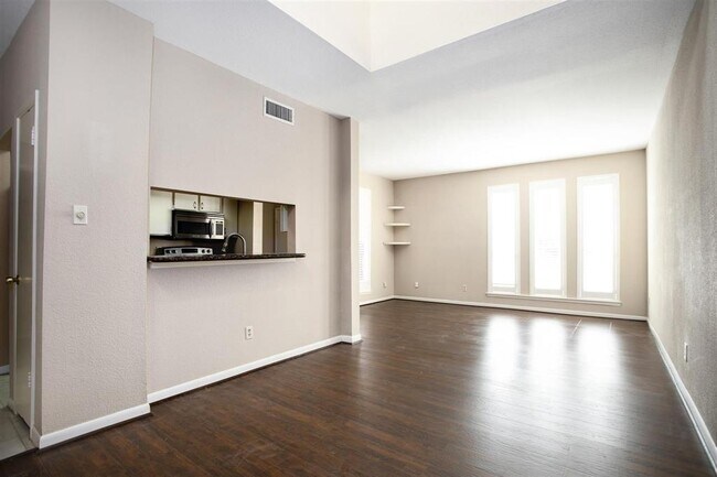 Building Photo - 1300 Augusta Dr