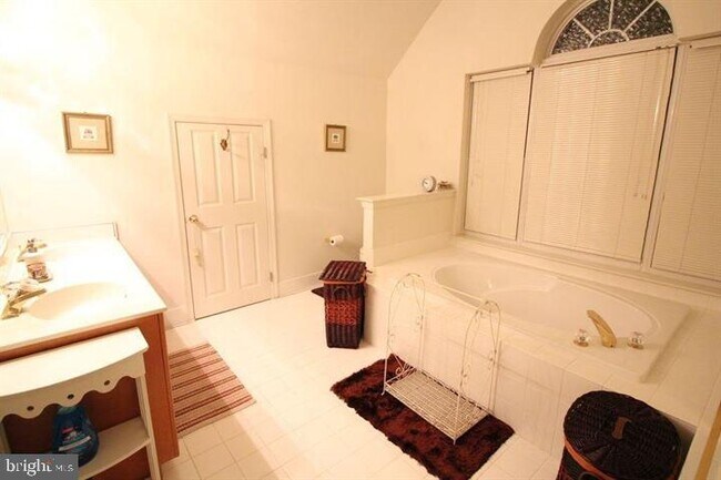 Building Photo - 269 Center Point Ln