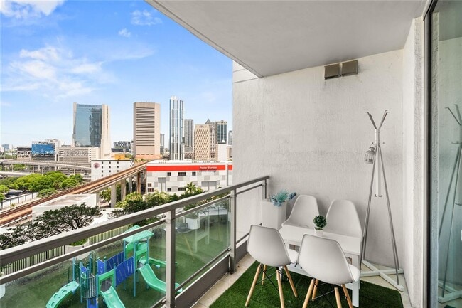 Building Photo - 90 SW 3rd St