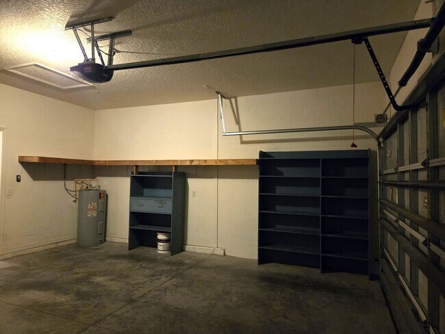 Building Photo - Pet Friendly Home in Southern Ridge