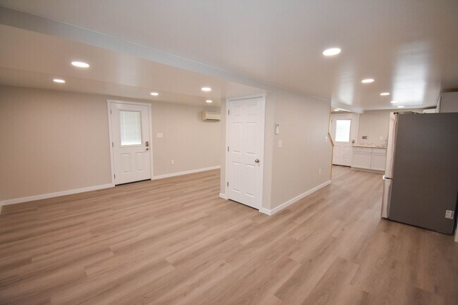 Building Photo - RTSA25-27