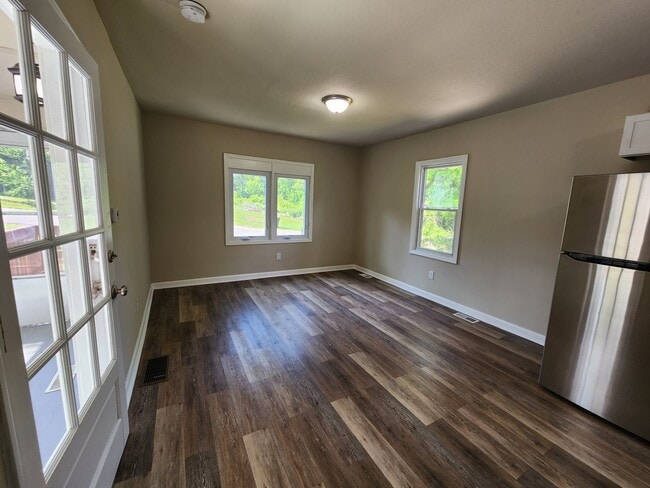 Building Photo - Cozy 1 Bedroom 1 Bath Home