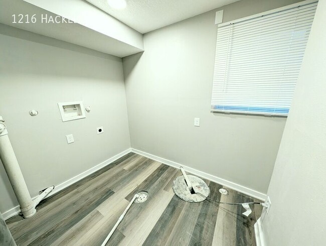 Building Photo - 1216 Hackley Ave