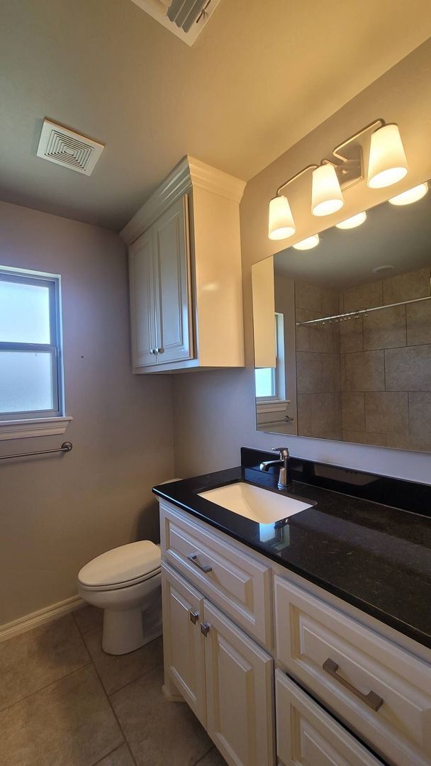 Building Photo - Very Beautiful 4 Bedroom Home in Mustang Schools