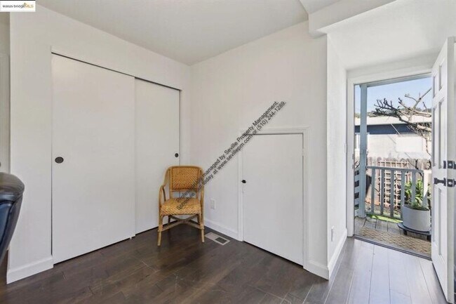 Building Photo - 3360 Arizona St