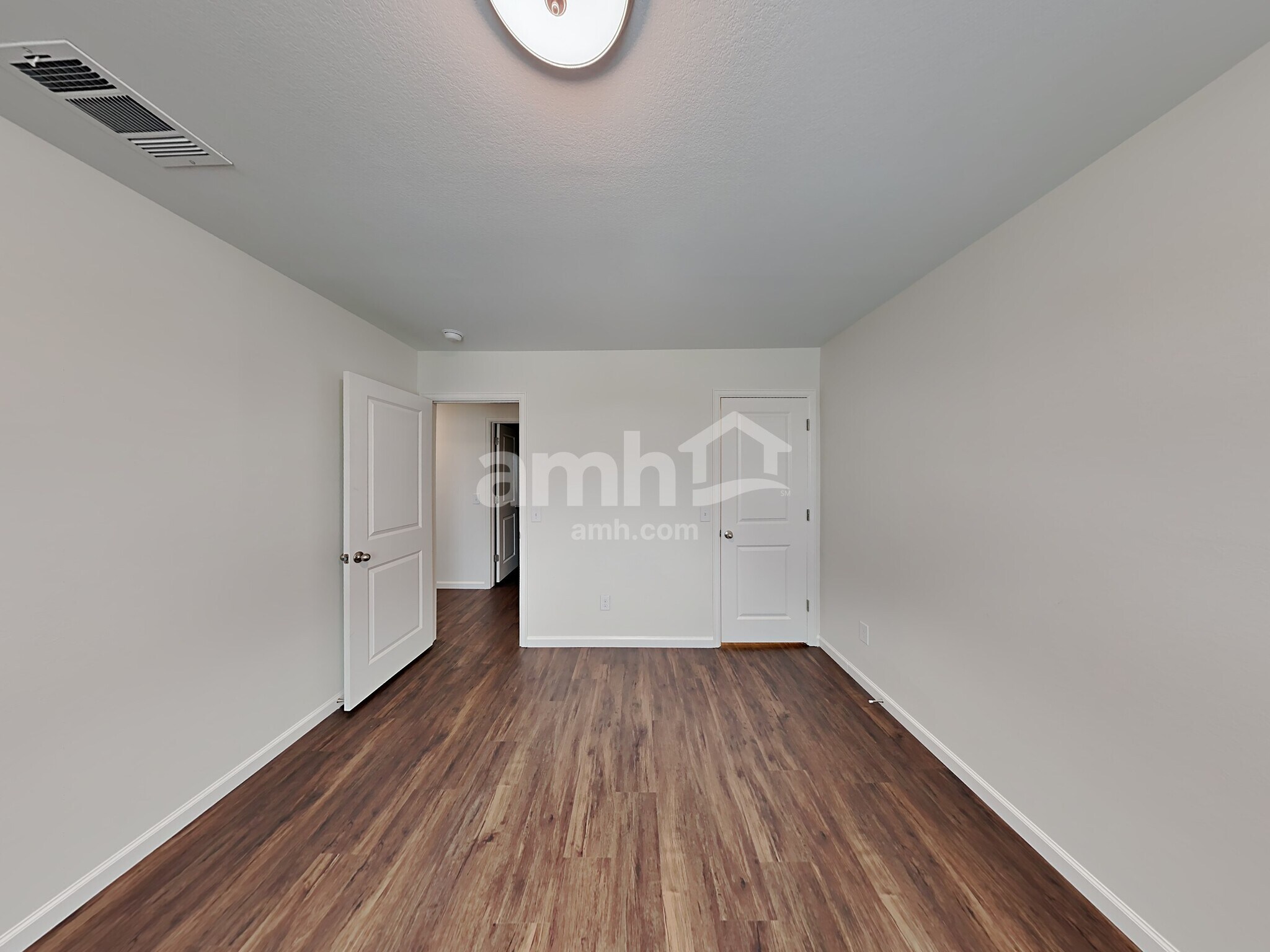 Building Photo - 5023 Highland Crest Dr