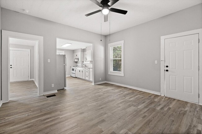 Building Photo - 501 E 4th St