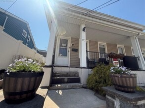 Building Photo - 152 Oliver Ave