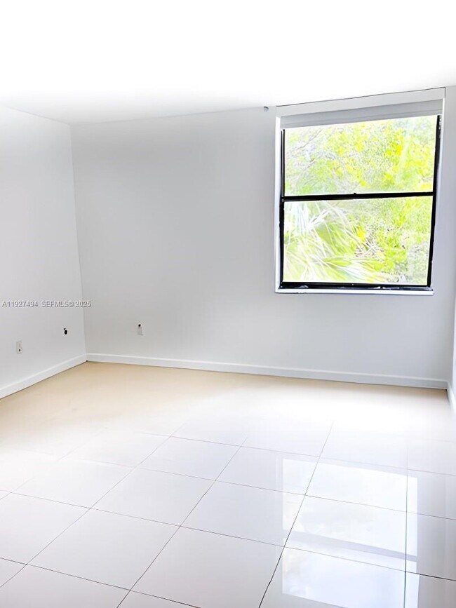 Building Photo - 14301 N Kendall Dr