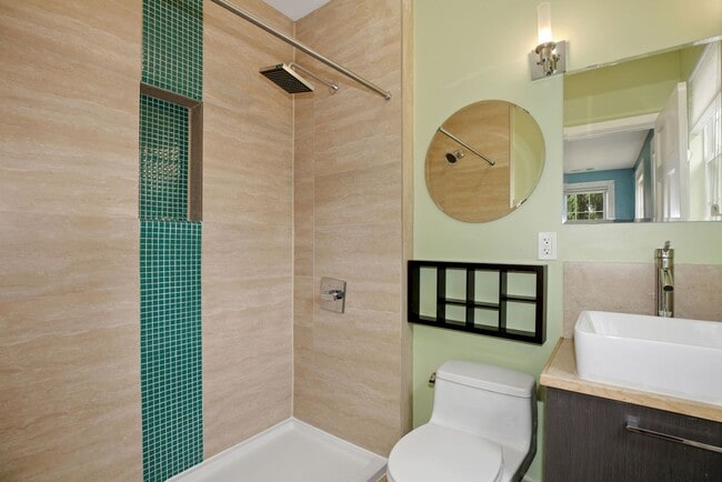 Building Photo - Available Now! 4 Bedroom  3.5  Bathroom Townhouse //Woodley Park// Garage, Driveway & 3 Levels of...