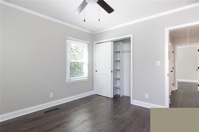 Building Photo - 626 Burbank Cir