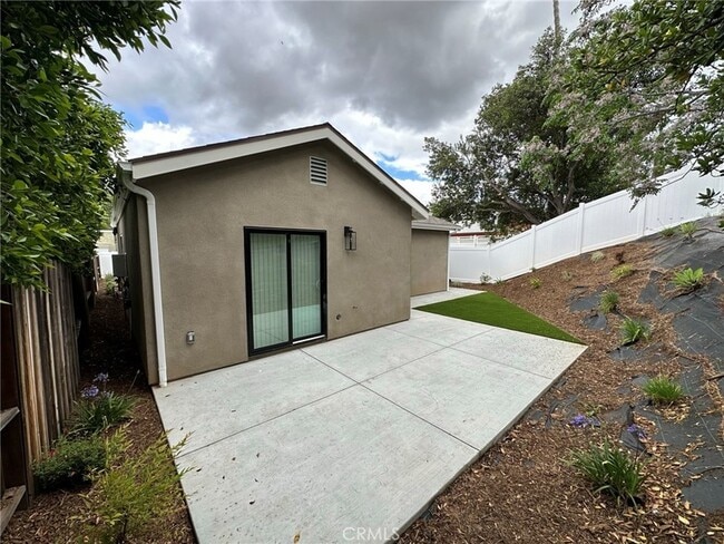 Building Photo - 1155 N Currier Ave