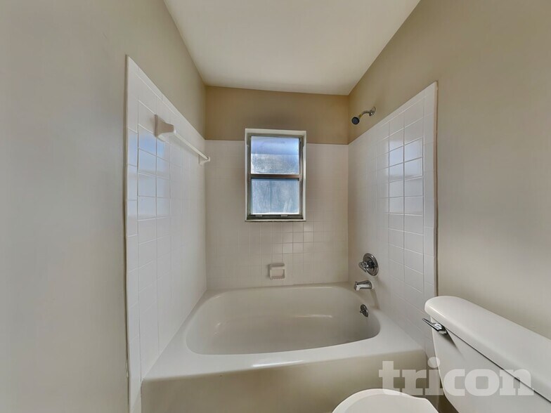 Building Photo - 914 Whisper Lake Dr