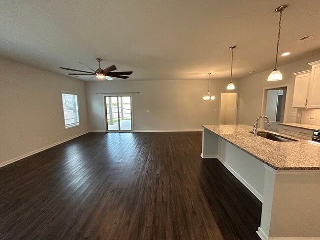 Building Photo - 115 Pomelo St