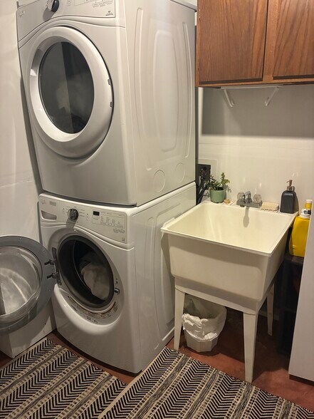 Building Photo - 201 7th St W