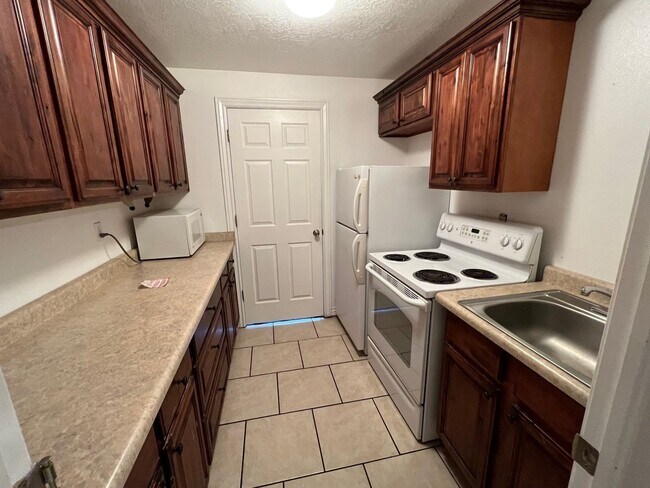 Building Photo - 161 E 70 S
